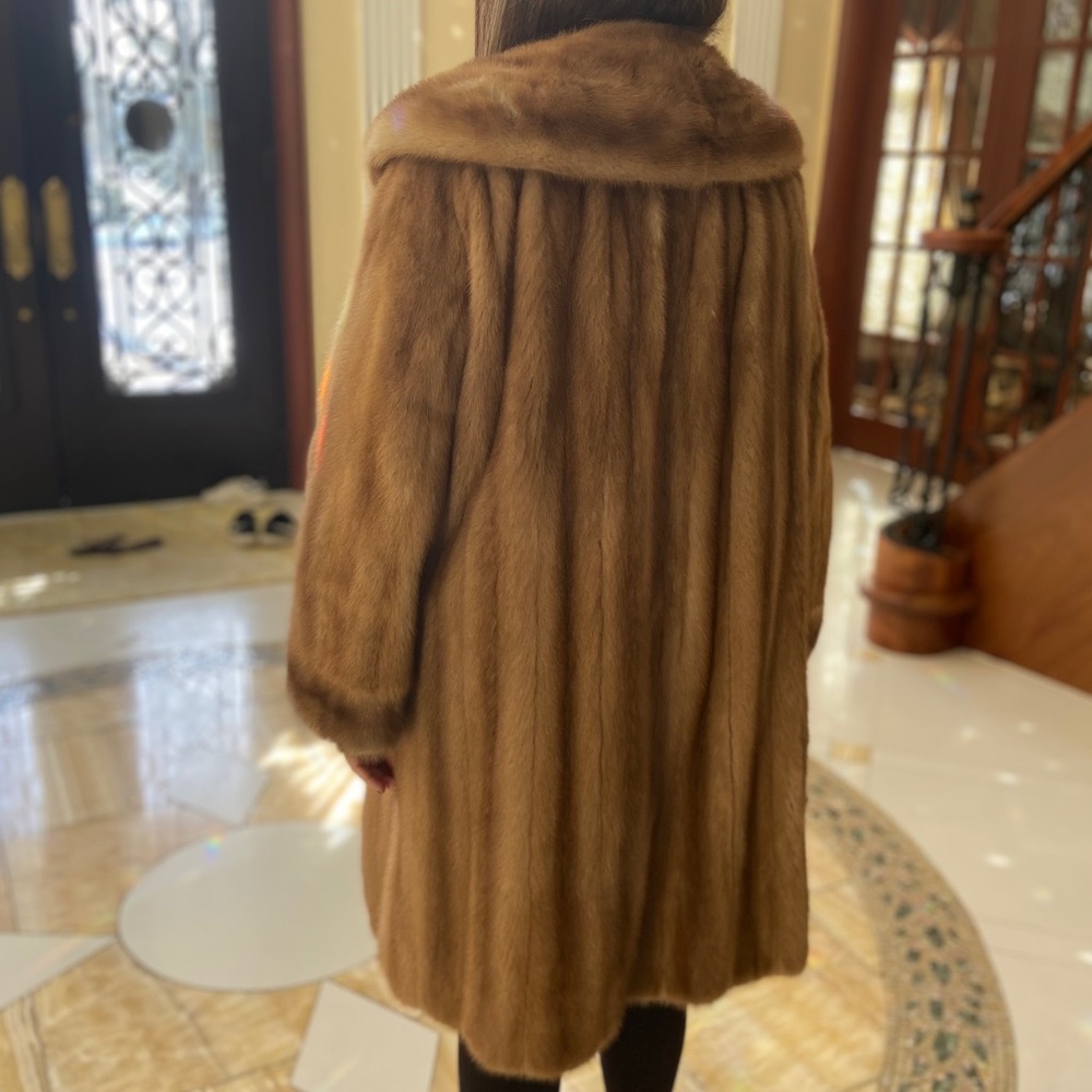 Authentic Mink Fur Coat - Picture 4 of 8